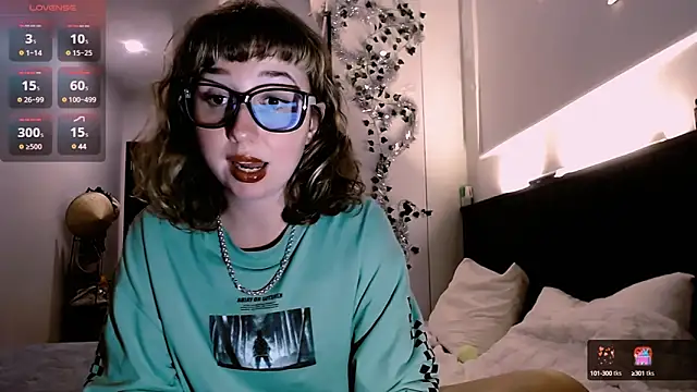 Snapshot of Cosmo_Riri chatting on 01-11-25, 12:18 Cosmo Riri online show from 01-11-25, 12:18