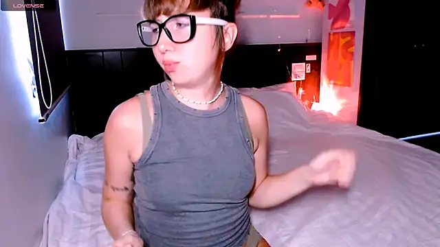 Snapshot of Cosmo_Riri chatting on 09-29-25, 04:28 Cosmo Riri online show from 09-29-25, 04:28