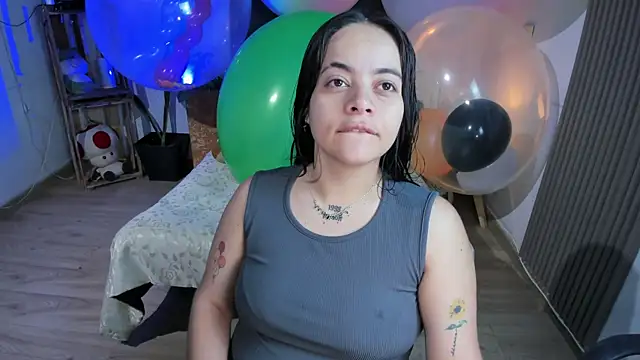 Snapshot of Cuttiealice chatting on 01-25-25, 01:08 Cuttiealice online show from 01-25-25, 01:08
