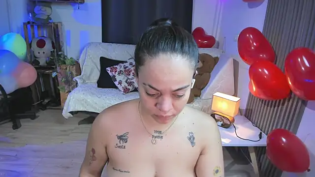 Snapshot of Cuttiealice chatting on 02-16-25, 12:43 Cuttiealice online show from 02-16-25, 12:43