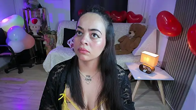 Snapshot of Cuttiealice chatting on 02-18-25, 03:32 Cuttiealice online show from 02-18-25, 03:32