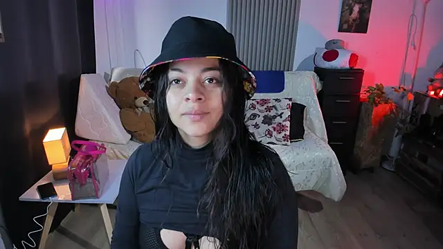 Snapshot of Cuttiealice chatting on 02-24-25, 02:37 Cuttiealice online show from 02-24-25, 02:37