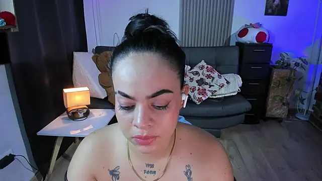Snapshot of Cuttiealice chatting on 03-08-25, 01:28 Cuttiealice online show from 03-08-25, 01:28