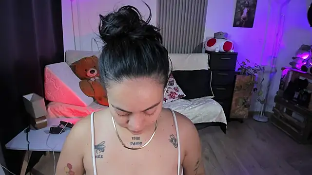Snapshot of Cuttiealice chatting on 03-15-25, 11:40 Cuttiealice online show from 03-15-25, 11:40