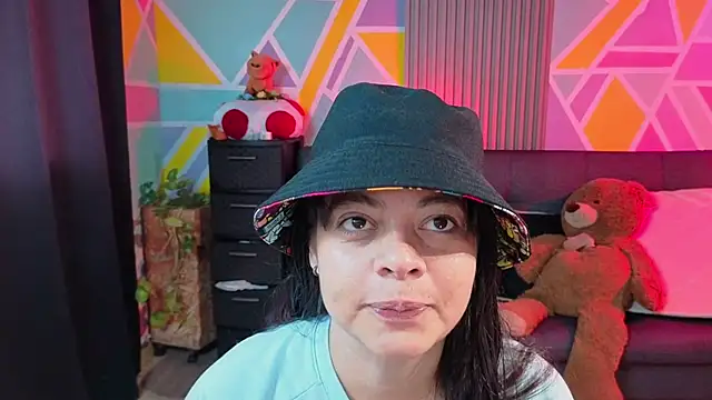 Snapshot of Cuttiealice chatting on 09-24-25, 11:57 Cuttiealice online show from 09-24-25, 11:57
