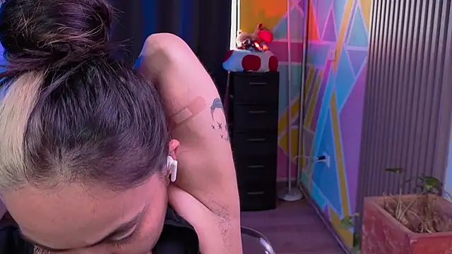 Cuttiealice online show from 11-11-25, 03:34