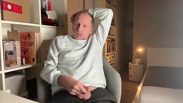 Snapshot of drefman chatting on 02-14-26, 08:16 drefman online show from 02-14-26, 08:16