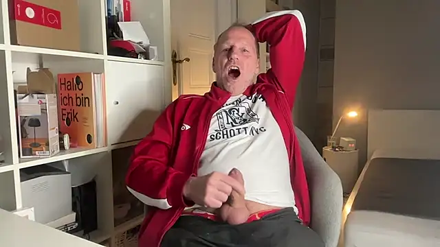 Snapshot of drefman chatting on 02-16-26, 06:15 drefman online show from 02-16-26, 06:15