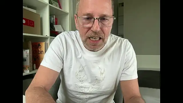 Snapshot of drefman chatting on 02-21-26, 03:02 drefman online show from 02-21-26, 03:02