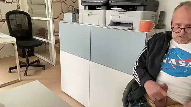 Snapshot of drefman chatting on 02-24-26, 11:41 drefman online show from 02-24-26, 11:41