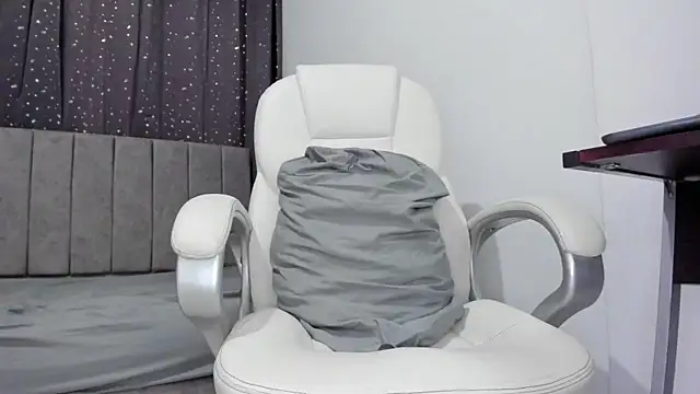 Snapshot of The_skinnyguys chatting on 01-16-25, 10:23 The skinnyguys online show from 01-16-25, 10:23