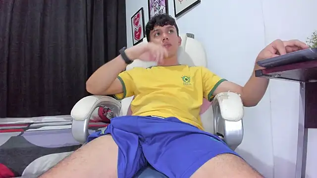 Snapshot of The_skinnyguys chatting on 09-17-25, 10:00 The skinnyguys online show from 09-17-25, 10:00