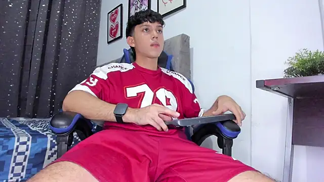 Snapshot of The_skinnyguys chatting on 11-17-25, 10:26 The skinnyguys online show from 11-17-25, 10:26