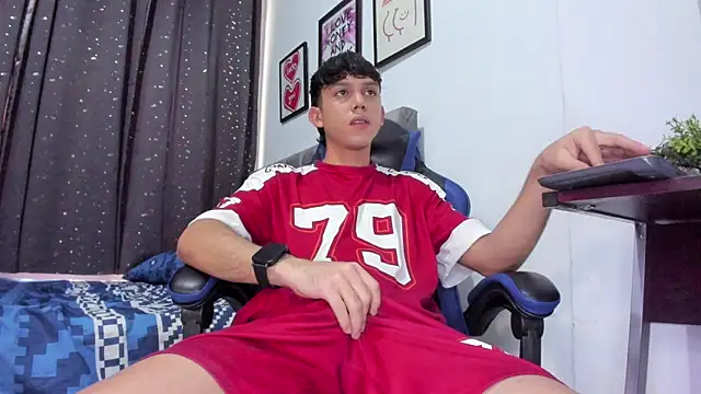 Snapshot of The_skinnyguys chatting on 12-19-25, 10:06 The skinnyguys online show from 12-19-25, 10:06