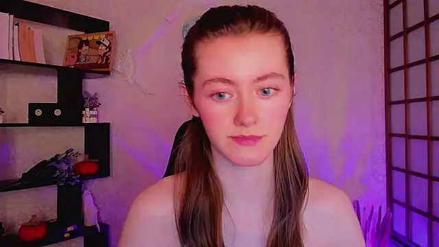 Snapshot of KateCuddle chatting on 12-18-24, 05:15 KateCuddle online show from 12-18-24, 05:15
