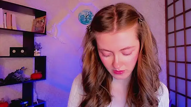 Snapshot of KateCuddle chatting on 12-25-24, 02:25 KateCuddle online show from 12-25-24, 02:25