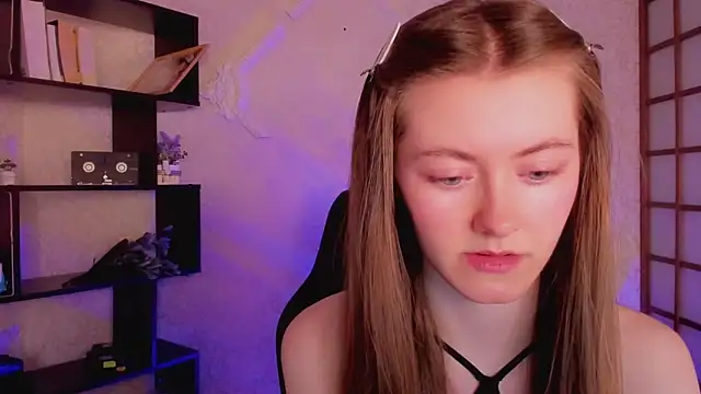 Snapshot of KateCuddle chatting on 01-17-25, 02:18 KateCuddle online show from 01-17-25, 02:18