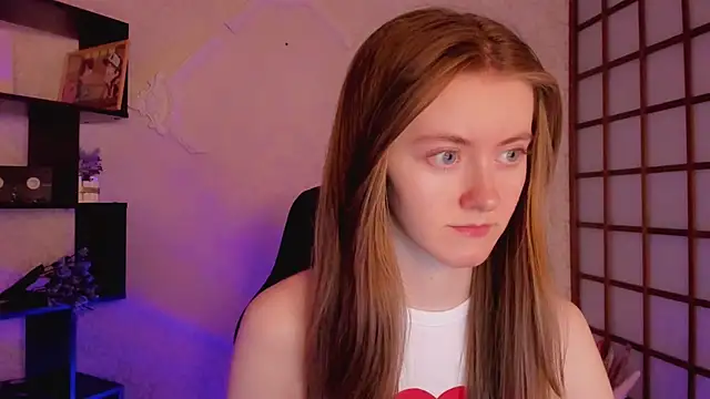 Snapshot of KateCuddle chatting on 02-19-25, 02:23 KateCuddle online show from 02-19-25, 02:23