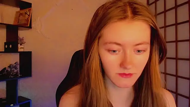 Snapshot of KateCuddle chatting on 03-04-25, 02:27 KateCuddle online show from 03-04-25, 02:27