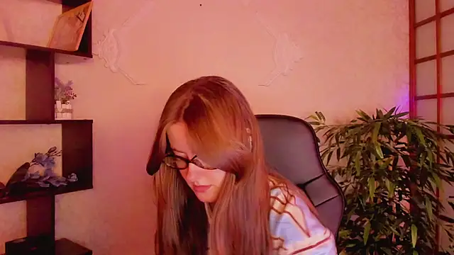 Snapshot of KateCuddle chatting on 03-12-25, 02:30 KateCuddle online show from 03-12-25, 02:30