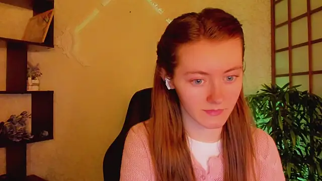 Snapshot of KateCuddle chatting on 03-14-25, 02:31 KateCuddle online show from 03-14-25, 02:31