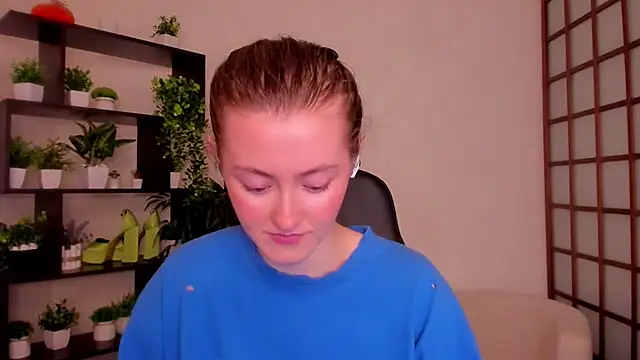 Snapshot of KateCuddle chatting on 09-12-25, 02:55 KateCuddle online show from 09-12-25, 02:55