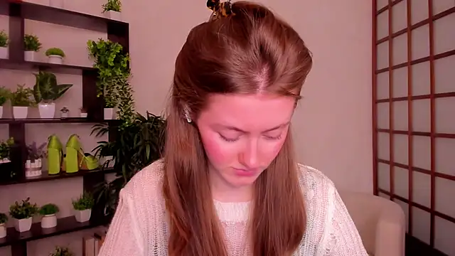Snapshot of KateCuddle chatting on 09-19-25, 02:24 KateCuddle online show from 09-19-25, 02:24