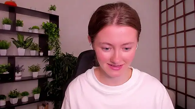 Snapshot of KateCuddle chatting on 09-26-25, 02:59 KateCuddle online show from 09-26-25, 02:59