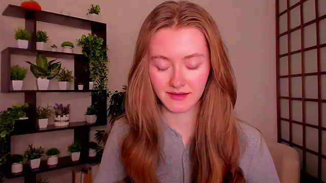 Snapshot of KateCuddle chatting on 10-07-25, 02:31 KateCuddle online show from 10-07-25, 02:31