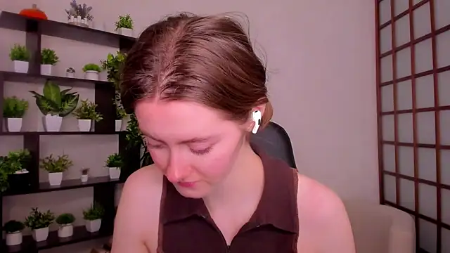 Snapshot of KateCuddle chatting on 10-16-25, 02:12 KateCuddle online show from 10-16-25, 02:12
