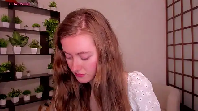 Snapshot of KateCuddle chatting on 10-22-25, 02:45 KateCuddle online show from 10-22-25, 02:45