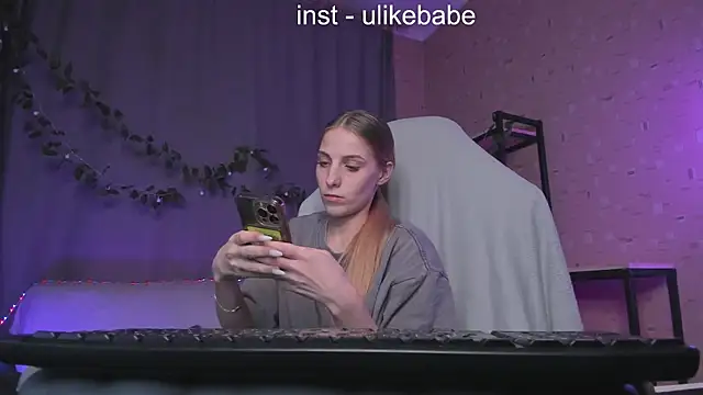 Snapshot of Anna_Fink chatting on 01-26-25, 04:30 Anna Fink online show from 01-26-25, 04:30