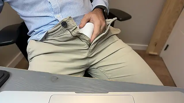 rickyi2023 online show from 11-10-25, 04:39