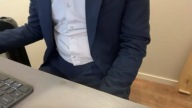 rickyi2023 online show from 11-26-25, 05:25