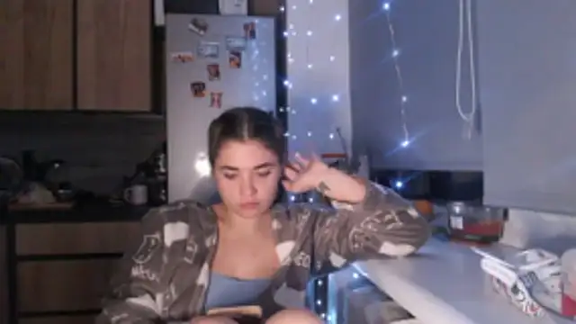 Snapshot of delightful_sofi chatting on 12-17-25, 06:58 delightful sofi online show from 12-17-25, 06:58