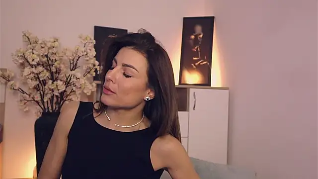 Snapshot of Misslullu chatting on 01-25-25, 08:00 Misslullu online show from 01-25-25, 08:00