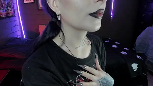 Snapshot of insania_9999_ chatting on 10-21-25, 05:35 insania 9999 online show from 10-21-25, 05:35