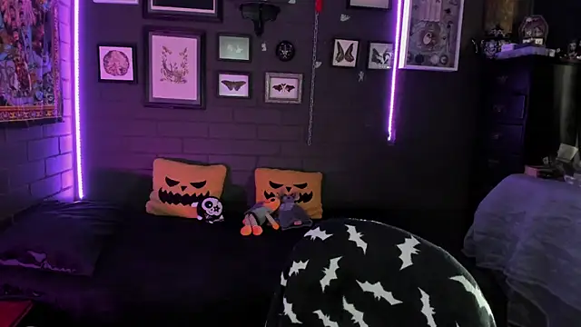 Snapshot of insania_9999_ chatting on 10-30-25, 05:35 insania 9999 online show from 10-30-25, 05:35