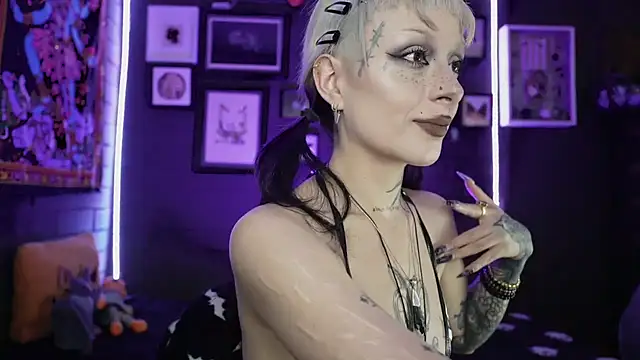 Snapshot of insania_9999_ chatting on 01-16-26, 04:11 insania 9999 online show from 01-16-26, 04:11