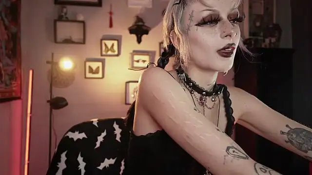 Snapshot of insania_9999_ chatting on 03-10-26, 04:12 insania 9999 online show from 03-10-26, 04:12