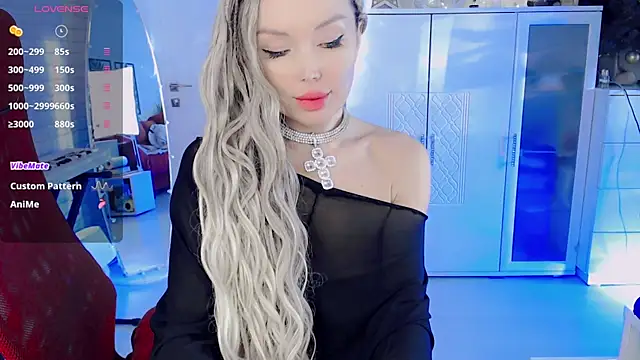 Snapshot of WhiteBunny chatting on 12-24-24, 07:17 WhiteBunny online show from 12-24-24, 07:17