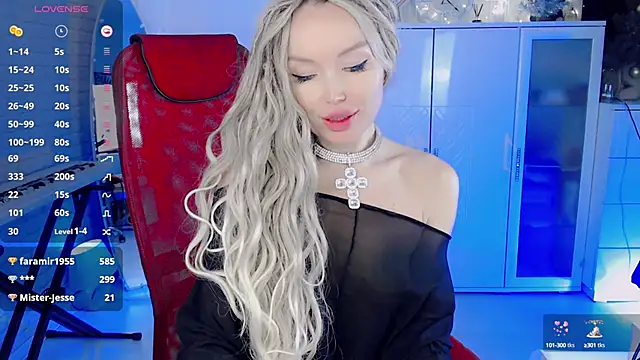 Snapshot of WhiteBunny chatting on 12-24-24, 10:22 WhiteBunny online show from 12-24-24, 10:22