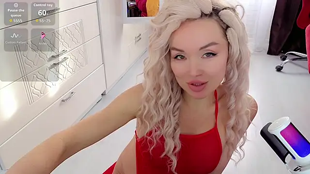 Snapshot of WhiteBunny chatting on 01-14-26, 07:58 WhiteBunny online show from 01-14-26, 07:58