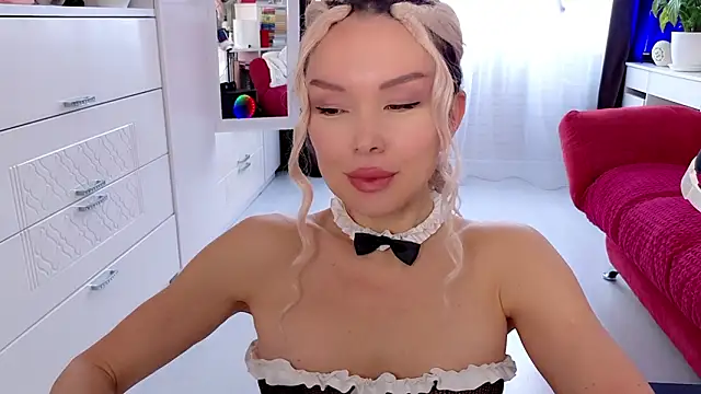 Snapshot of WhiteBunny chatting on 02-08-26, 07:12 WhiteBunny online show from 02-08-26, 07:12