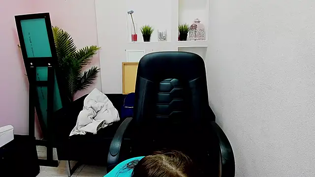 Persephoni online show from 02-09-25, 05:40