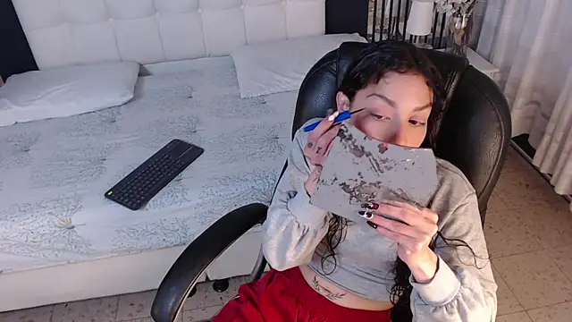 LiaVillalobos online show from 12-22-25, 02:03