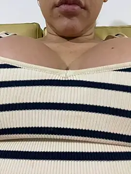 Snapshot of SophieBarnett chatting on 02-20-25, 11:42 SophieBarnett online show from 02-20-25, 11:42