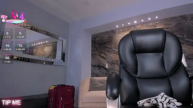 Snapshot of SophieBarnett chatting on 09-23-25, 01:19 SophieBarnett online show from 09-23-25, 01:19