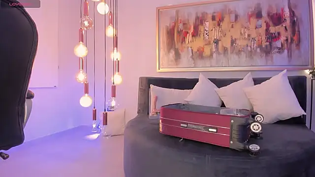 Snapshot of SophieBarnett chatting on 10-15-25, 11:27 SophieBarnett online show from 10-15-25, 11:27