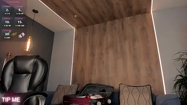 Snapshot of SophieBarnett chatting on 10-27-25, 12:58 SophieBarnett online show from 10-27-25, 12:58